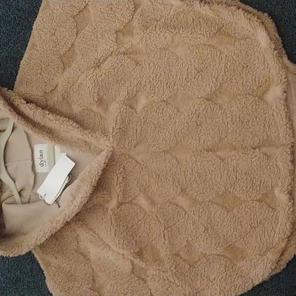 Dylan Harlowe Poncho Hoodie - Picture 9 of 10